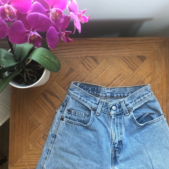 Vintage Cropped High-waisted Levi’s 569 Jeans (Discontinued fit) - Picture 2 of 6